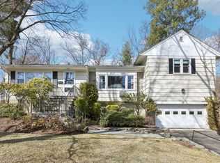 37 Mohegan Ln, Rye Brook, NY 10573