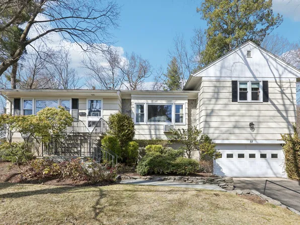 37 Mohegan Lane, Rye Brook, NY 10573