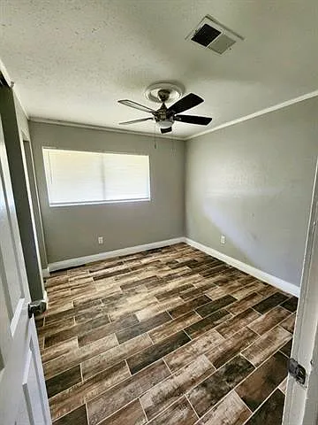 3200 Lancaster St — Photo 11