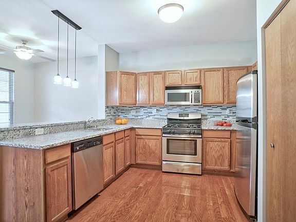 3rd image of 235 Springbrook Trl S