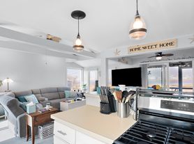 6 Ivy Ln, Newbury, MA
