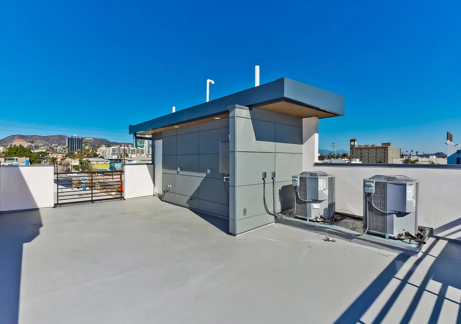 New Hollywood Townhomes — Photo 3