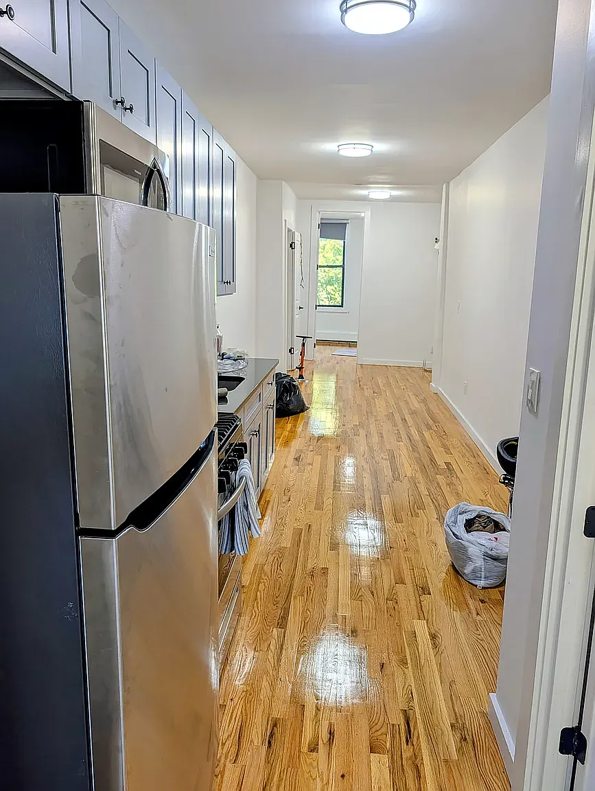 96 Scholes Street — Photo 2