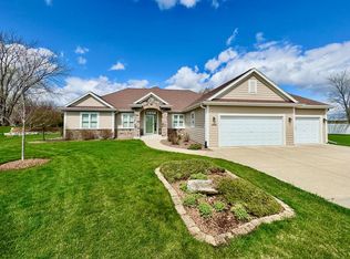 1404 Whitetail RUN, Mukwonago, WI 53149
