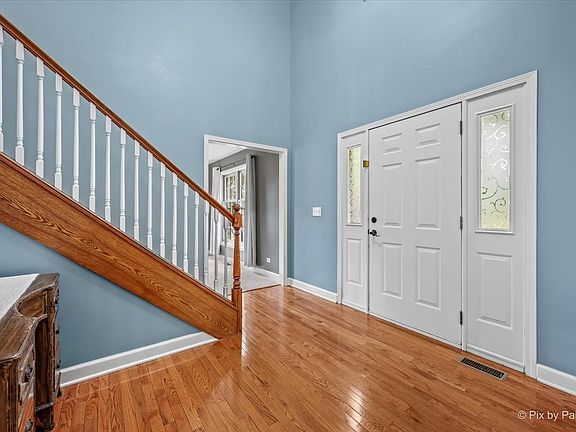 2nd image of 810 Woodridge Trl