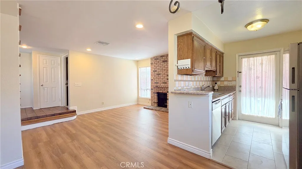 2 bed, 1000 sqft, $2,495 — Photo 3