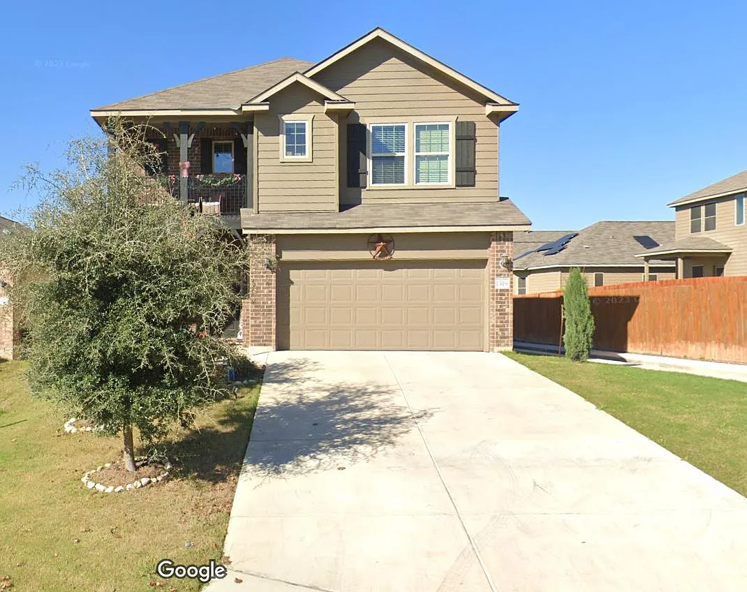4 bed, 3.5 bath, 2433 sqft, $750 — Photo 1