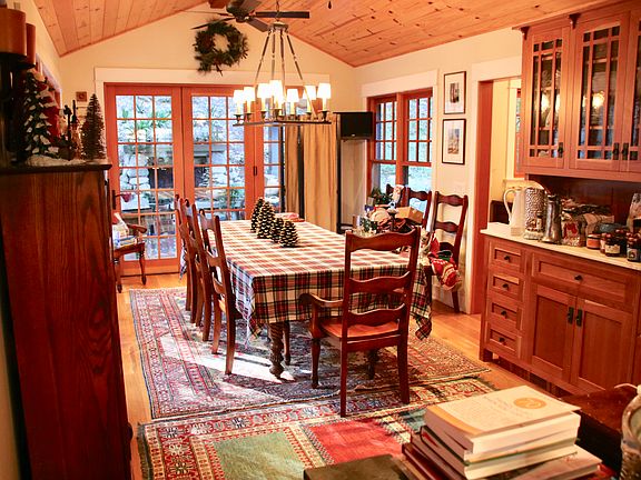 Dining area by kitchen