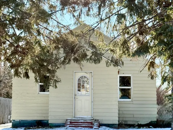 323 2nd St NW, Mayville, ND 58257