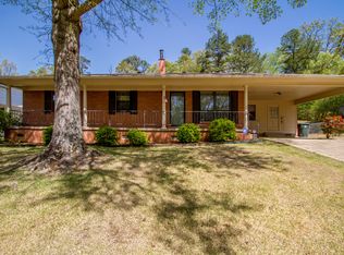 8200 Chatham Dr, Little Rock, AR 72227