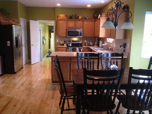 Kitchen and Breakfast Area