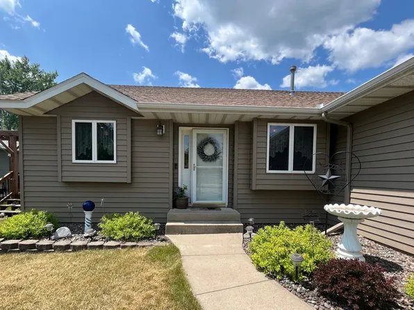201 Pondview Ln, Saint Joseph, MN 56374