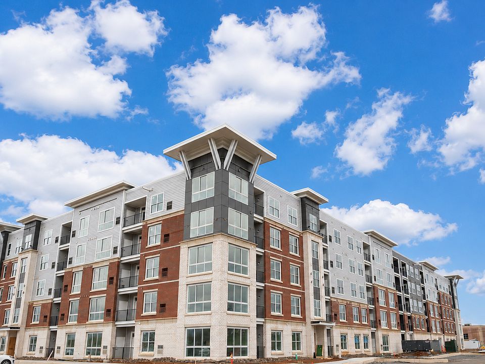 1st image of 845 Greenfield Rd #1214