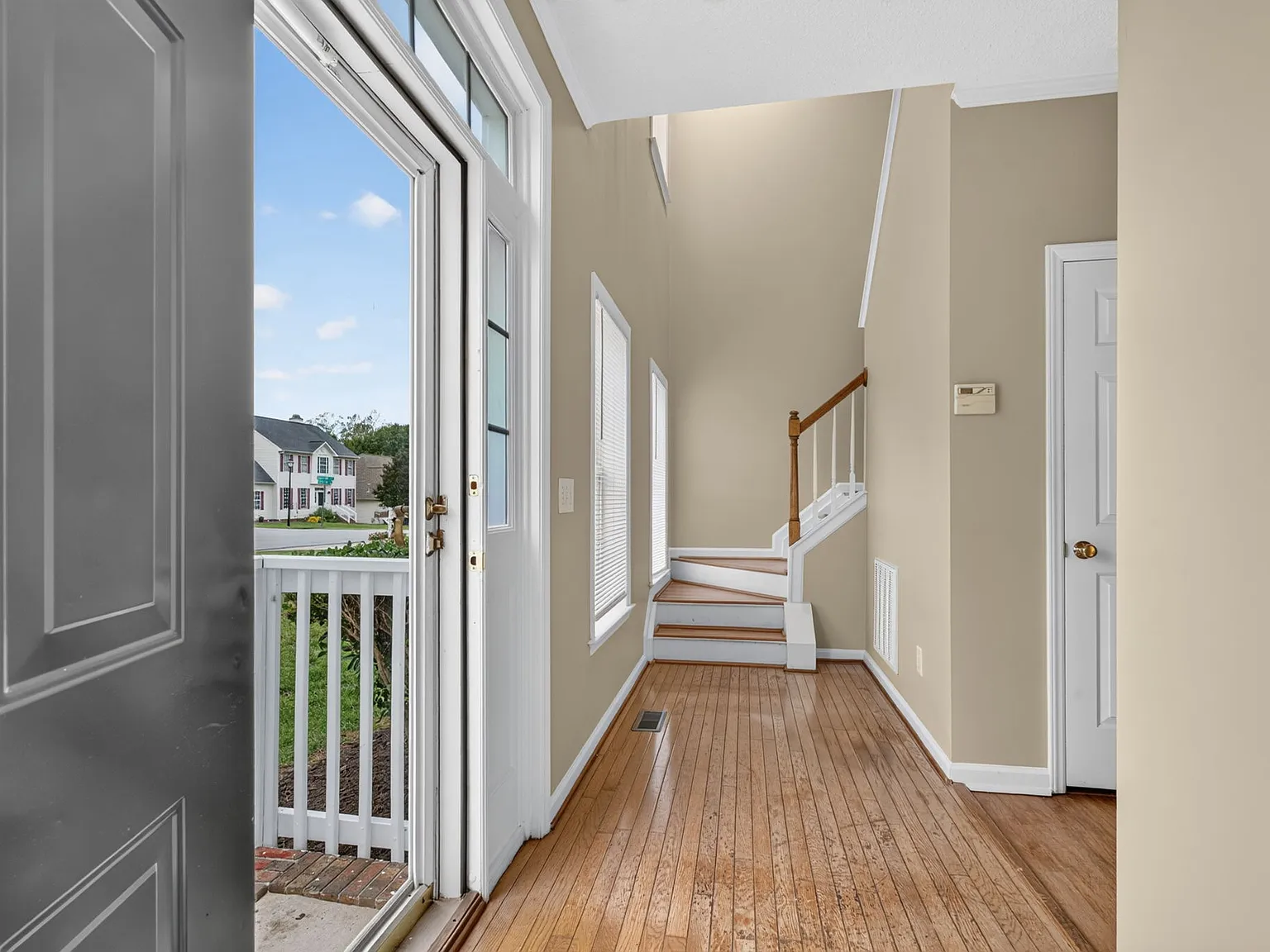 4 bed, 2500 sqft, $2,700 — Photo 3