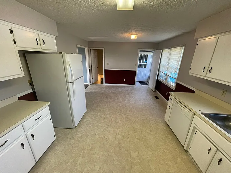 111 Pleasureville Rd — Photo 10