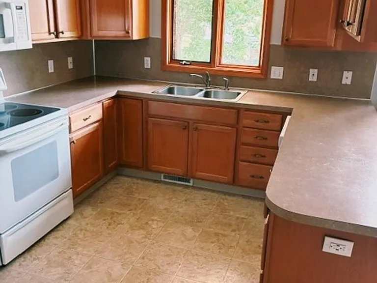 2146 Creekside Dr SW — Photo 3