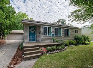 834 Westwood Dr, Fenton, MI 48430