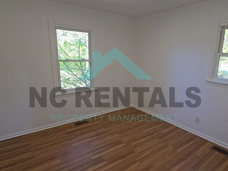 900 Greenwood Blvd — Photo 15