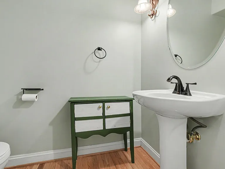 24 Crestwood Ln — Photo 38