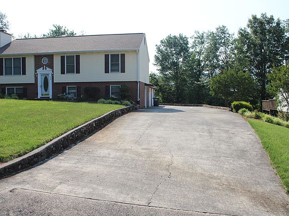 2nd image of 303 Brittany Ln