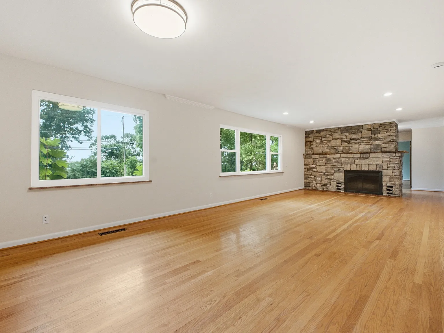 3 bed, 2193 sqft, $3,100 — Photo 3