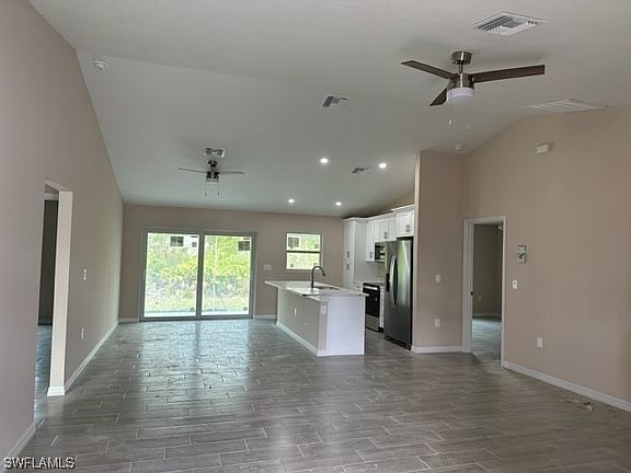 4th image of 2915 Flora Ave N