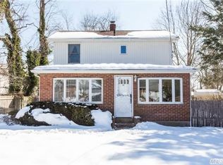 34 Keeler St, Huntington, NY 11743