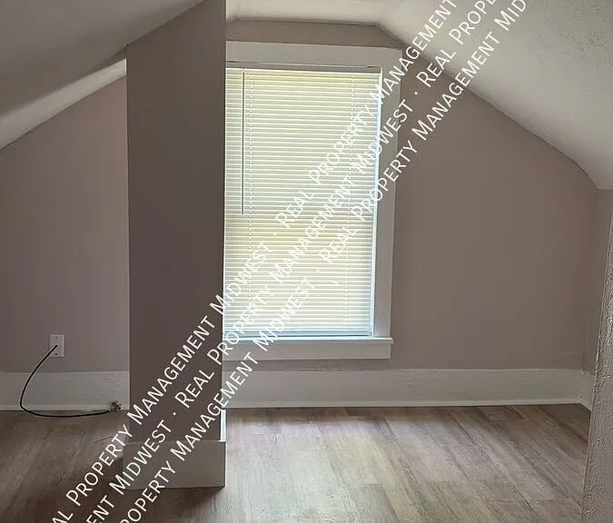 2504 Forest Home Ave — Photo 18