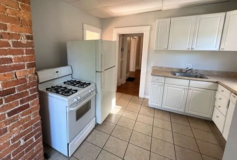 4 bed, 2.0 bath, $2,800 — Photo 4