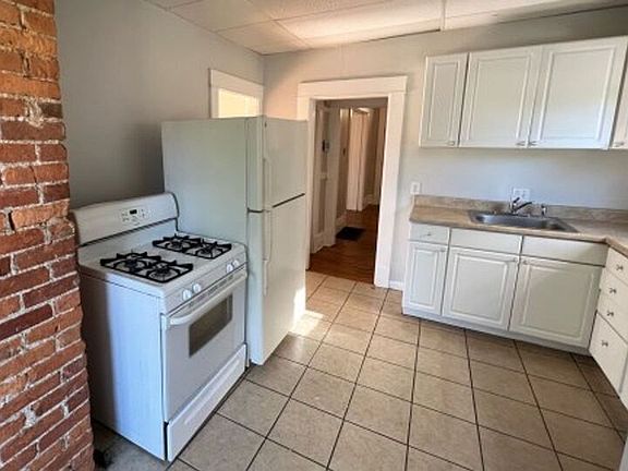 4th image of 372 E 13th Ave