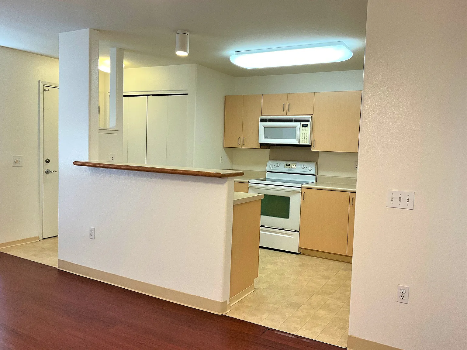 2 bed, 806 sqft, $2,550 — Photo 3