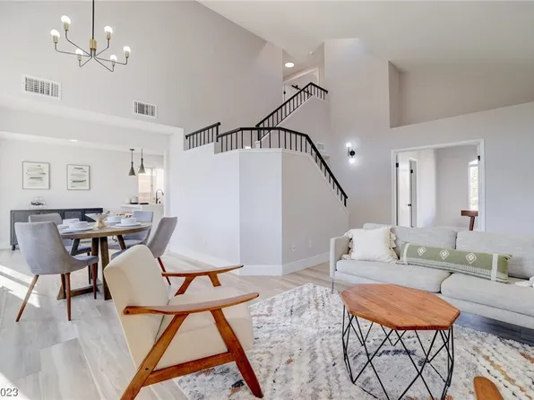 1800 Leaning Pine Way, Las Vegas, NV 89128