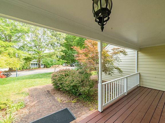 2nd image of 112 Bennington Dr