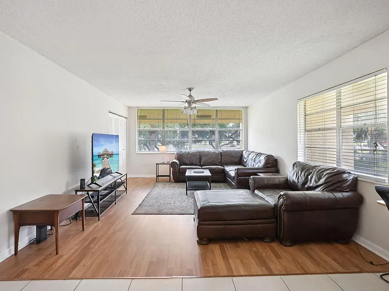 2825 SW 22nd Ave #201 — Photo 8