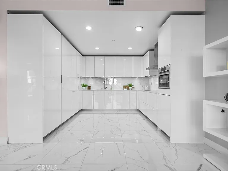 6250 Hollywood Blvd #12F — Photo 7