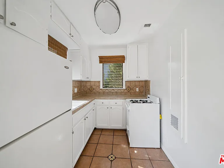 612 S Dunsmuir Ave #1 — Photo 4