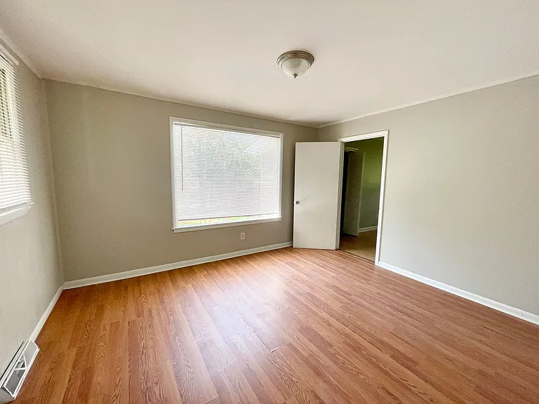 1504 Charlton St — Photo 18