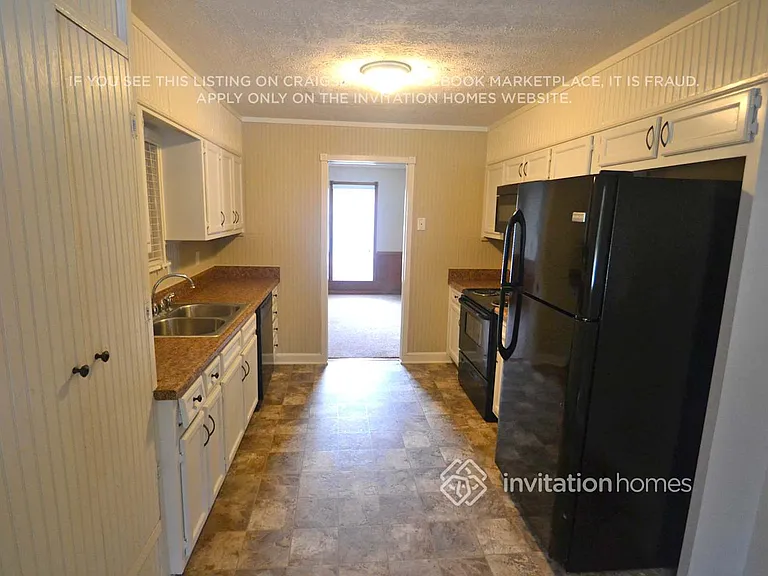 3921 Crestmoor Ct — Photo 3