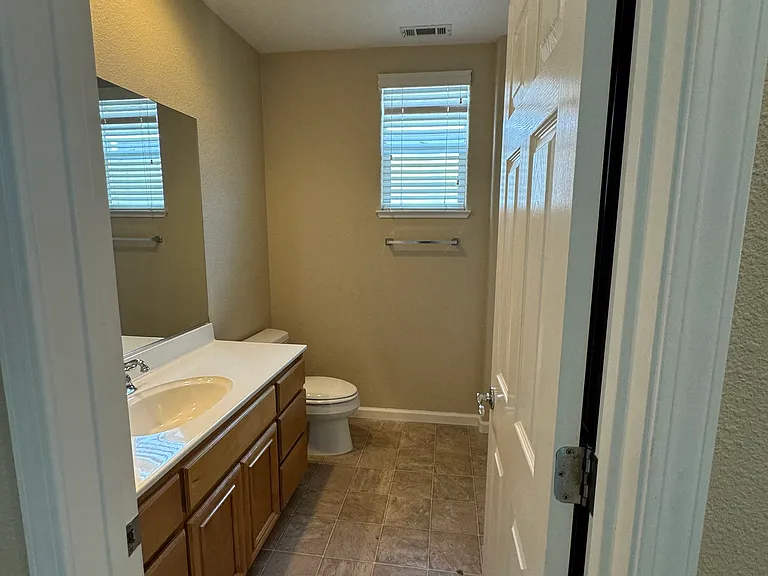 1131 Park Ln — Photo 25