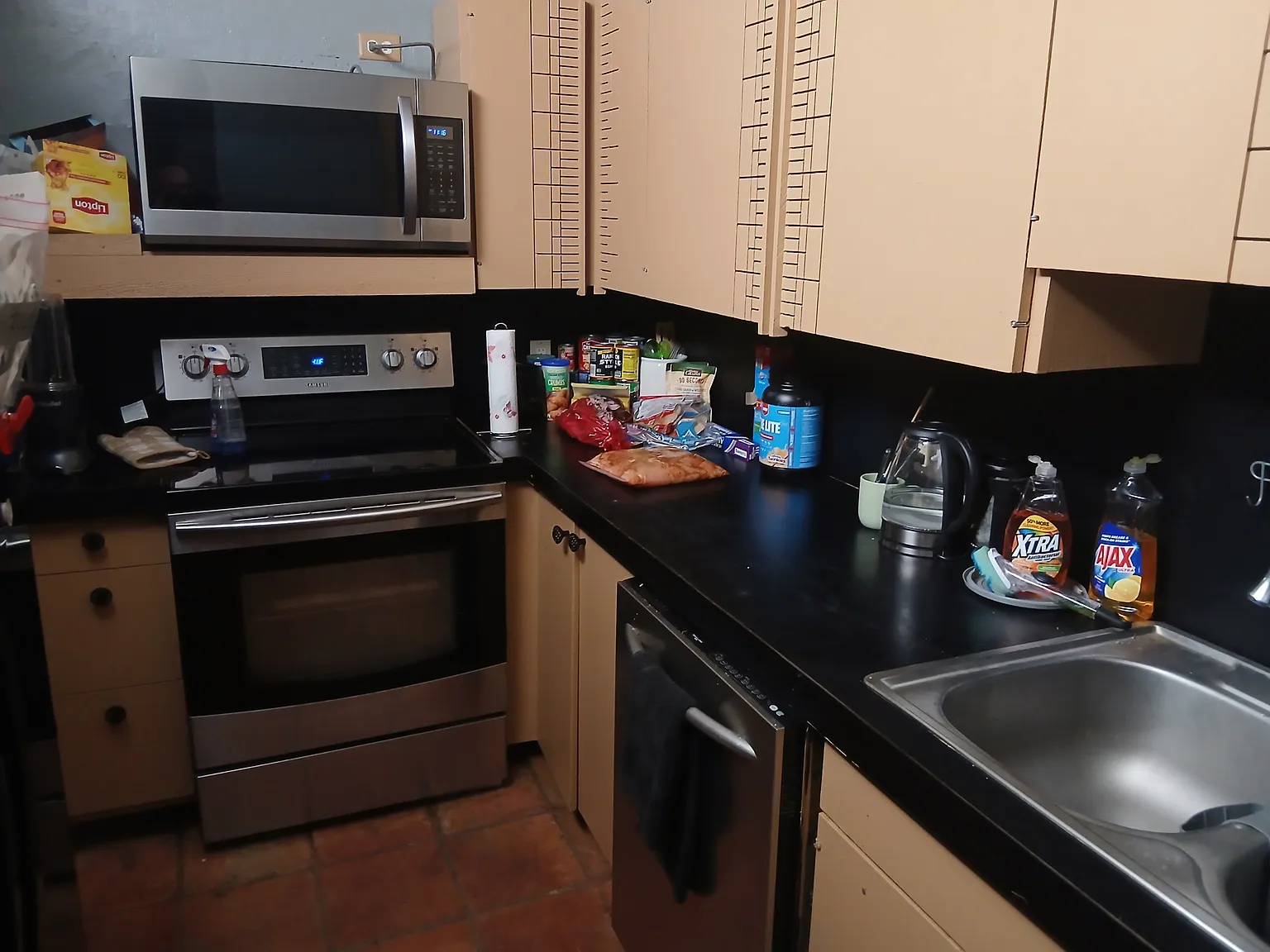 3 bed, 1000 sqft, $350 — Photo 3