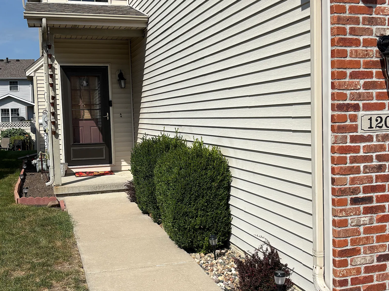 3 bed, 2.5 bath, 1750 sqft, $1,999 — Photo 2