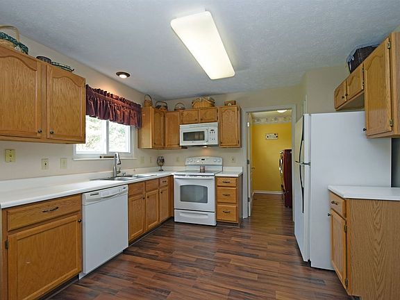 5th image of 10039 Golden Pond Dr