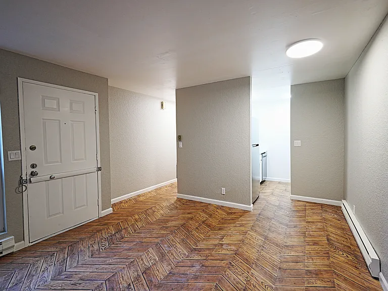 5018 11th Ave NE #D — Photo 5