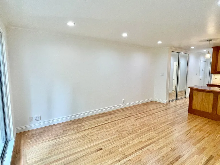 1260 Clay St #206 — Photo 7