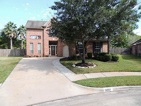 Beautiful Home on Cul De Sac Street