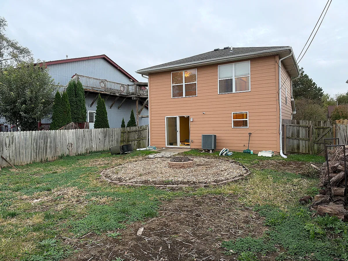 3 bed, 1.5 bath, 1861 sqft, $2,300 — Photo 2