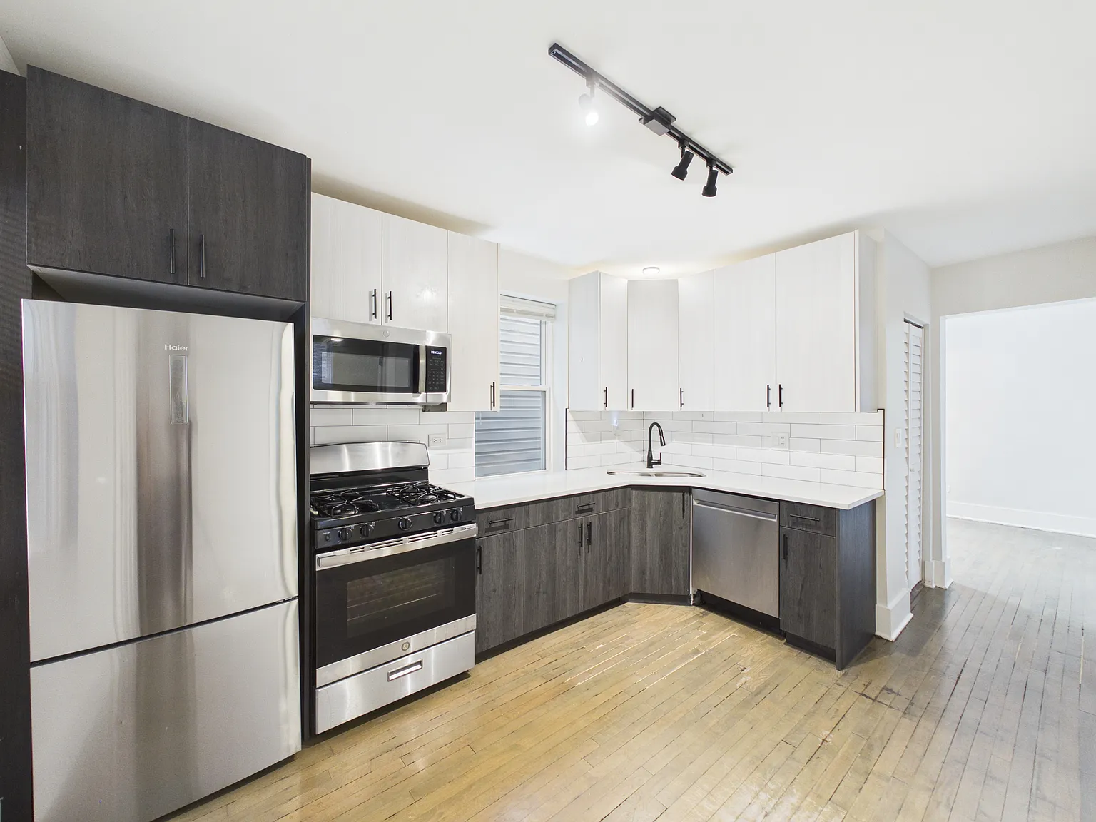 2 bed, 660 sqft, $1,595 — Photo 2
