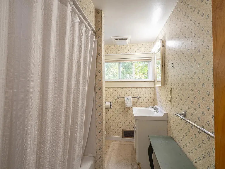 259 Grove St — Photo 8