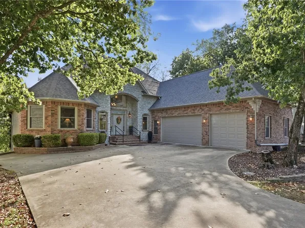 174 Holiday Island Dr, Holiday Island, AR 72631