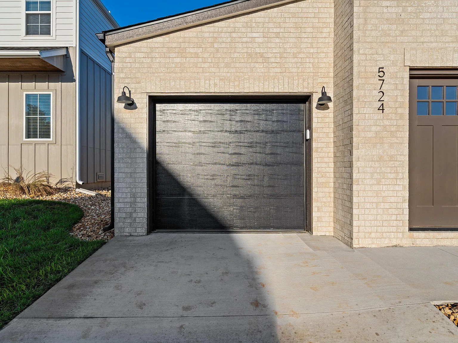 4 bed, 3.5 bath, 2100 sqft, $3,095 — Photo 3
